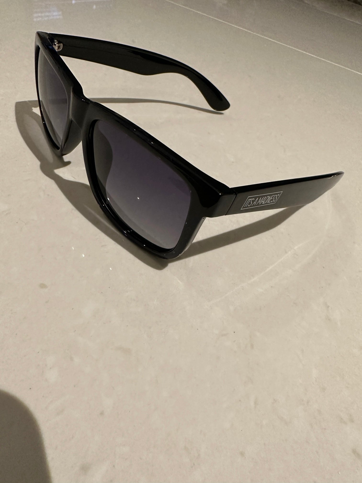 It's a madness sunglasses - Black
