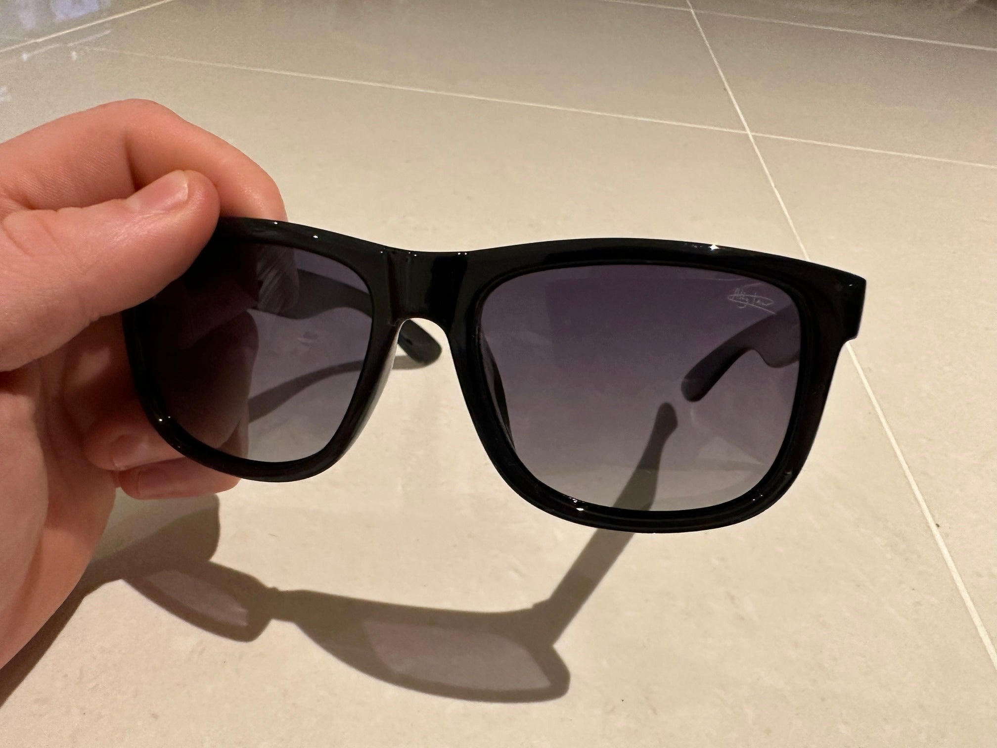 It's a madness sunglasses - Black